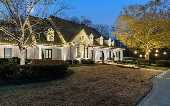 Why Scheduling Early Is the Smart Choice for Outdoor Christmas Light Installation